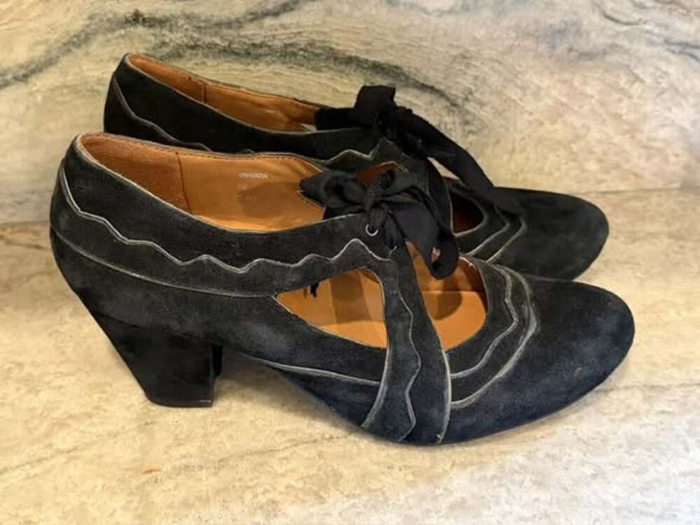 Earthies Sarenza Black Suede Tied Heel Size 7